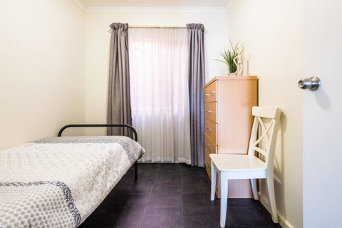 Executive 3 Bedroom Apartment + Internet + Parking - Accommodation Port Hedland 15