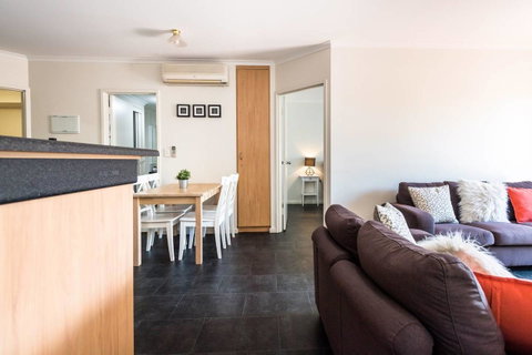 Executive 3 Bedroom Apartment + Internet + Parking - Accommodation Port Hedland 19
