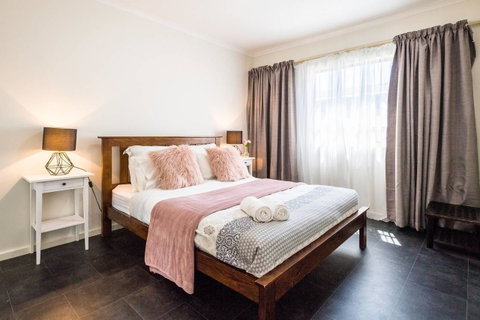 Executive 3 Bedroom Apartment + Internet + Parking - Accommodation Port Hedland 9