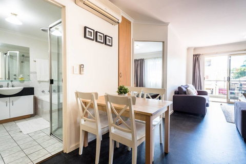 Executive 3 Bedroom Apartment + Internet + Parking - Accommodation Port Hedland 38