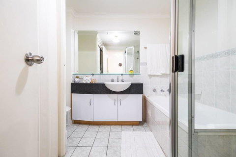 Executive 3 Bedroom Apartment + Internet + Parking - Accommodation Port Hedland 25