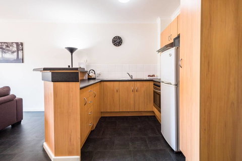 Executive 3 Bedroom Apartment + Internet + Parking - Accommodation Port Hedland 5