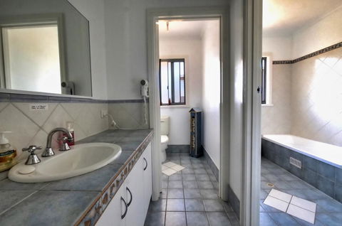 The Whitehouse - Accommodation Port Hedland 10