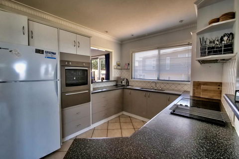 The Whitehouse - Accommodation Port Hedland 6