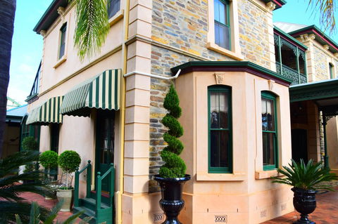 Grand Bluestone Mansion - Accommodation Port Hedland 25