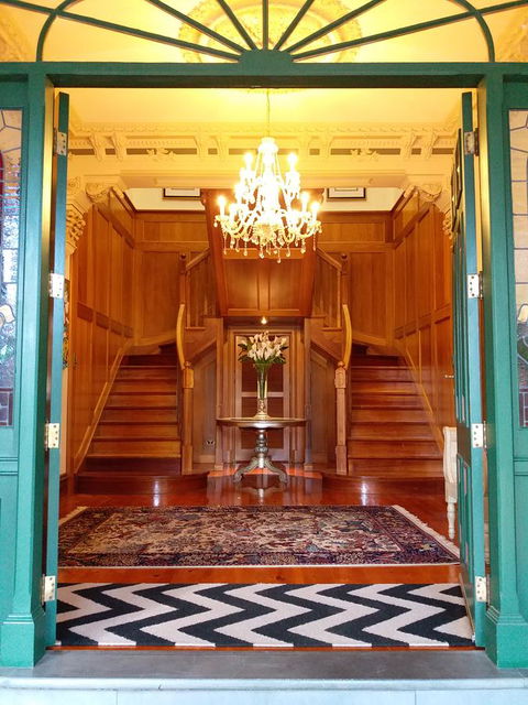 Grand Bluestone Mansion - Accommodation Port Hedland 2
