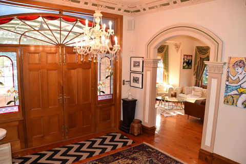 Grand Bluestone Mansion - Accommodation Port Hedland 3
