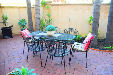 Grand Bluestone Mansion - Accommodation Port Hedland 17