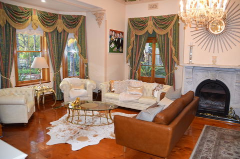 Grand Bluestone Mansion - Accommodation Port Hedland 4