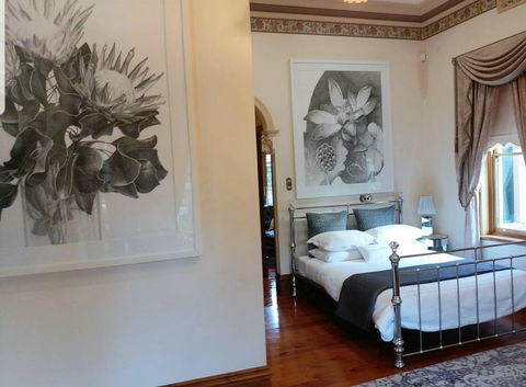 Grand Bluestone Mansion - Accommodation Port Hedland 7