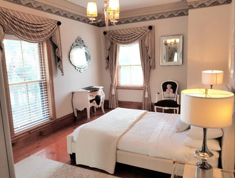 Grand Bluestone Mansion - Accommodation Port Hedland 14