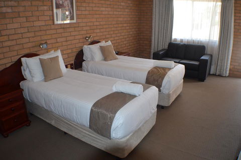 Deer Park Motor Inn Armidale - Accommodation Port Hedland 4