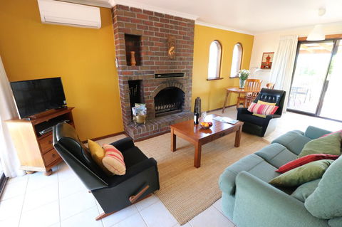 Linger Longer Vineyard - Accommodation Port Hedland 2