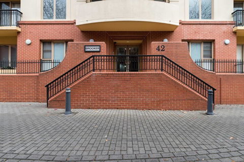 One Bedroom In Adelaideâ€™s East End FREE WIFI*Netflix*Parking - Accommodation Port Hedland 13