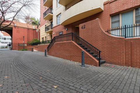 One Bedroom In Adelaideâ€™s East End FREE WIFI*Netflix*Parking - Accommodation Port Hedland 22