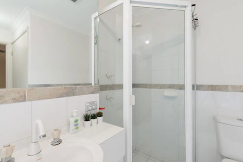 One Bedroom In Adelaideâ€™s East End FREE WIFI*Netflix*Parking - Accommodation Port Hedland 10