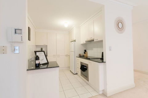 One Bedroom In Adelaideâ€™s East End FREE WIFI*Netflix*Parking - Accommodation Port Hedland 12