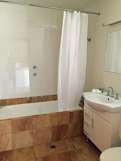 Coonawarra Place Motor Inn - Accommodation Port Hedland 7