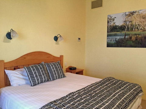 Coonawarra Place Motor Inn - Accommodation Port Hedland 2
