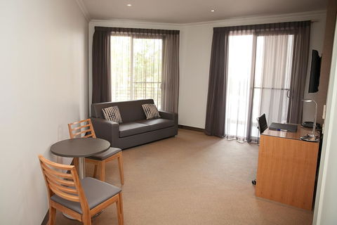 Mawson Lakes Hotel - Accommodation Port Hedland 38