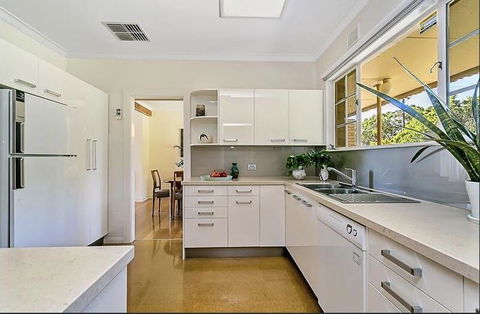 Stunning House With Beautiful Entertainment Area!! - Accommodation Port Hedland 10