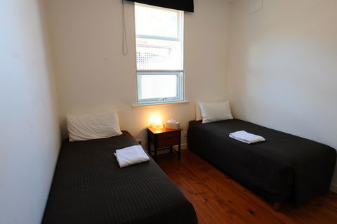 Glenelg Holiday Apartments-Ellis - Accommodation Port Hedland 9