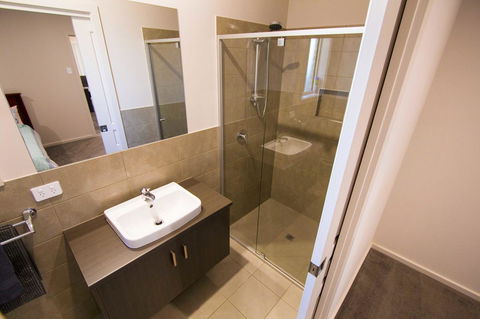 Serene Shores - Accommodation Port Hedland 11