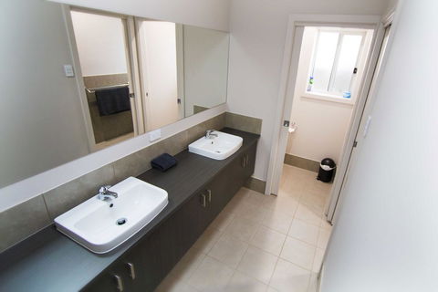 Serene Shores - Accommodation Port Hedland 8