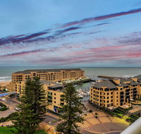 Glenelg Skyline Beachfront Penthouse Adelaide - Accommodation Port Hedland