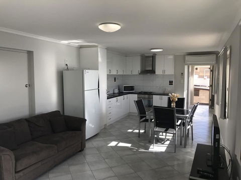 Beachside & Jetty View Apartment 6 - Captain\'s Apt - Accommodation Port Hedland 17