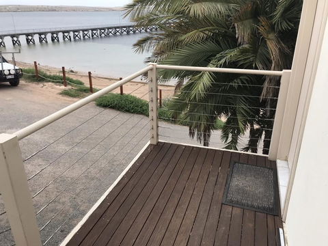 Beachside & Jetty View Apartment 6 - Captain\'s Apt - Accommodation Port Hedland 10