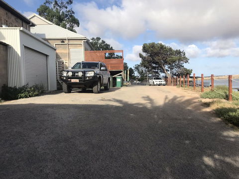 Beachside & Jetty View Apartment 6 - Captain\'s Apt - Accommodation Port Hedland 8