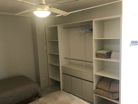 Beachside & Jetty View Apartment 6 - Captain\'s Apt - Accommodation Port Hedland 3