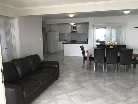 Beachside & Jetty View Apartment 6 - Captain\'s Apt - Accommodation Port Hedland 32