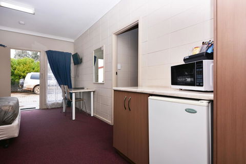 Motel Poinsettia - Accommodation Port Hedland 15