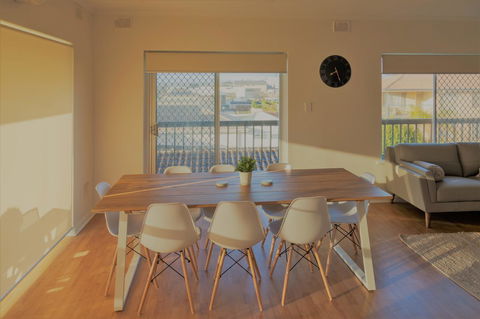 Henley Beach South, Amazing Views, Huge Private Balcony! - Accommodation Port Hedland 10