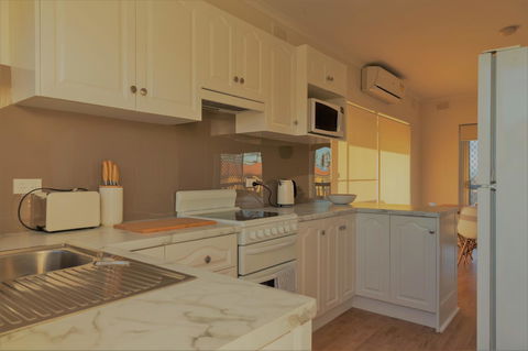 Henley Beach South, Amazing Views, Huge Private Balcony! - Accommodation Port Hedland 16