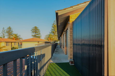 Henley Beach South, Amazing Views, Huge Private Balcony! - Accommodation Port Hedland 19