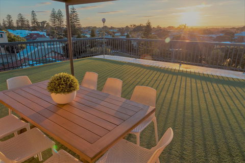 Henley Beach South, Amazing Views, Huge Private Balcony! - Accommodation Port Hedland 0