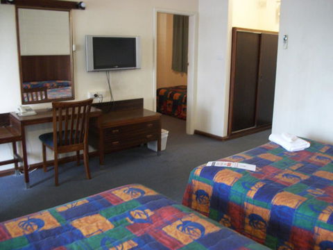 HotelMOTEL Adelaide - Accommodation Port Hedland 6