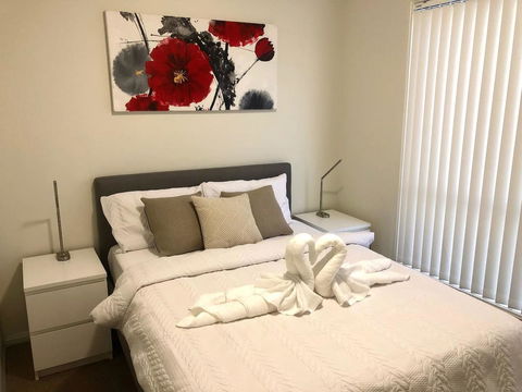 MODERN SPACIOUS 3 BR HOME - NEAR BEACH & AIRPORT - Accommodation Port Hedland 2