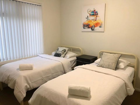 MODERN SPACIOUS 3 BR HOME - NEAR BEACH & AIRPORT - Accommodation Port Hedland 3