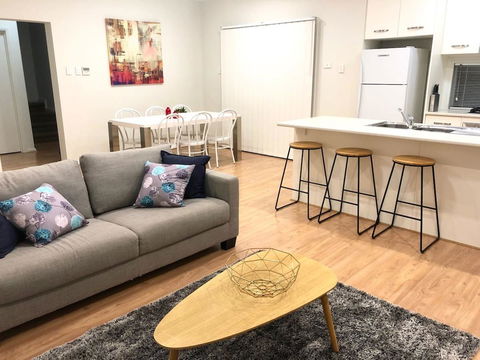 MODERN SPACIOUS 3 BR HOME - NEAR BEACH & AIRPORT - Accommodation Port Hedland 8