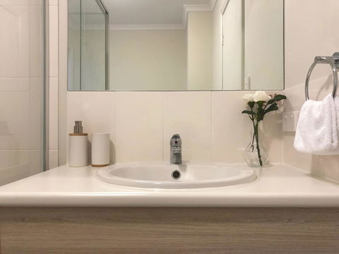 MODERN SPACIOUS 3 BR HOME - NEAR BEACH & AIRPORT - Accommodation Port Hedland 4