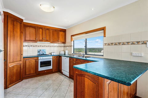 Rocks Retreat House With Sea Views - Accommodation Port Hedland 10