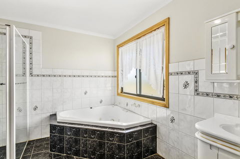 Rocks Retreat House With Sea Views - Accommodation Port Hedland 12