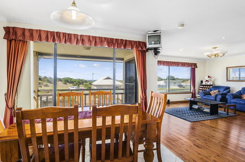 Rocks Retreat House With Sea Views - Accommodation Port Hedland 14