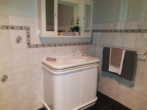 Rocks Retreat House With Sea Views - Accommodation Port Hedland 15