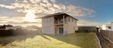 Rocks Retreat House With Sea Views - Accommodation Port Hedland 5