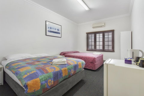 The Emperors Crown Hostel - Accommodation Port Hedland 16